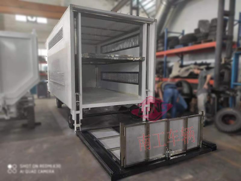 5吨厢式开元网页版_开元(中国)带垂直升降尾板工具拖车