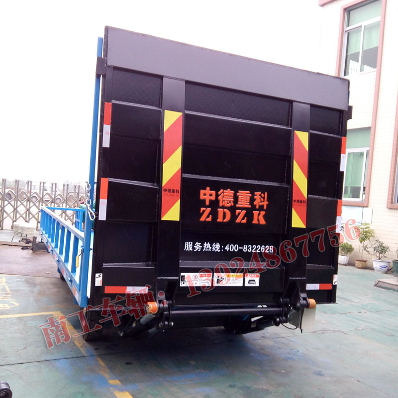 1676354555493505.jpg 自带装卸货平台汽车尾板仓库搬运小拖车0.jpg