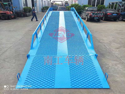 1684315759531349.jpg 10移动式登车桥I.jpg